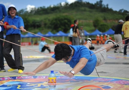 戶外拓展項(xiàng)目「突破雷區(qū)」